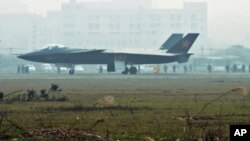 Xitoyning eng so'nggi nusxadagi J-20 harbiy samolyoti