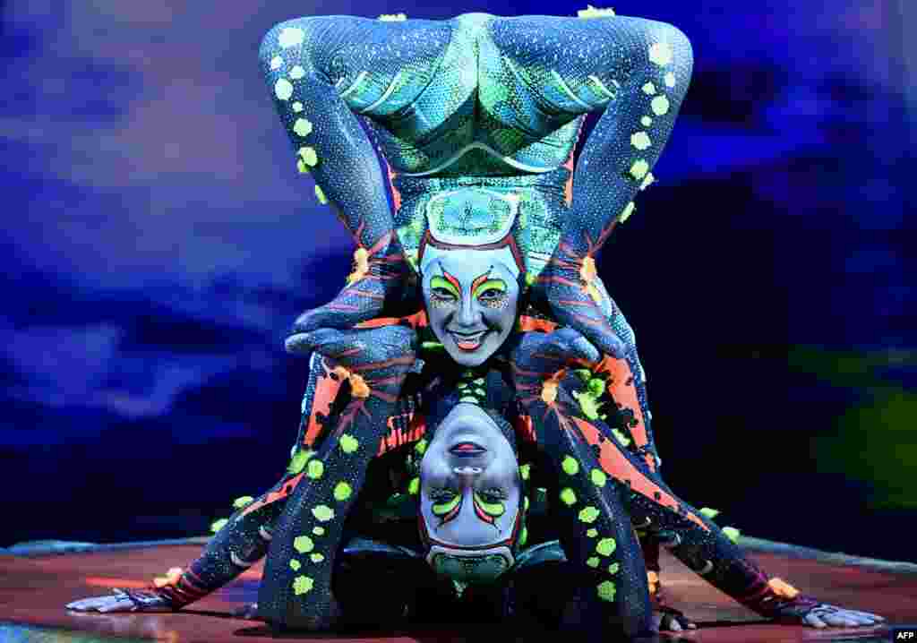 Artists perform during a dress rehearsal of &#39;Totem&#39;, the upcoming show of the &#39;Cirque du Soleil&#39; circus theater company in Brussels, Belgium, Aug. 30, 2017.