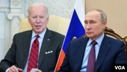 AQSh Prezidenti Jo Bayden (chapda) va Rossiya rahbari Vladimir Putin