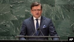 Ukraina Tashqi ishlar vaziri Dmitriy Kuleba BMT minbarida so'zlamoqda, Nyu-York, 23-fevral, 2022