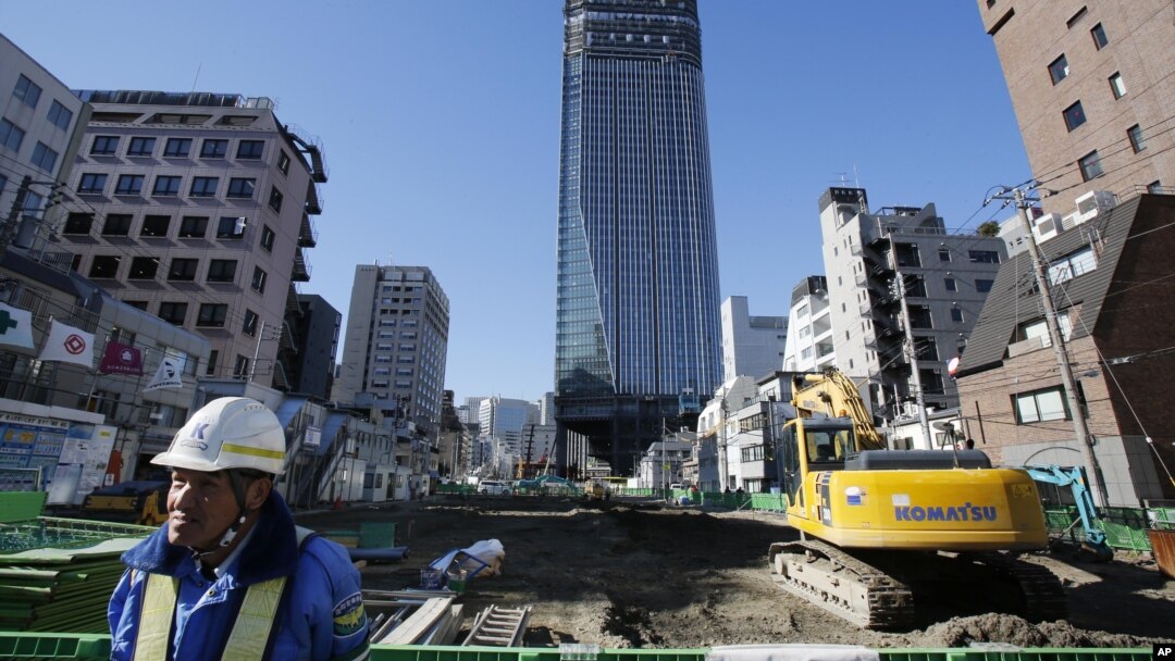 A security man stands by a road construction site in Tokyo. PM Shinzo Abe delivered a stimulus package of public works and other projects aimed at revitalizing the sagging economy, January 11, 2013.