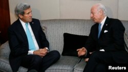 AQSh Davlat kotibi Jon Kerri Jenevada BMTning Suriya bo'yicha maxsus vakili Staffan de Mistura bilan gaplashmoqda, 14-yanvar, 2014-yil