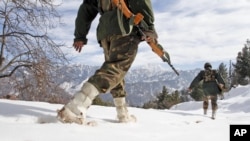 Indian army soldiers patrol near the Line of Control (LOC), the line that divides Kashmir between India and Pakistan, in Churunda village, about 150 Kilometers (94 miles) northwest of Srinagar, India, January 15, 2013.