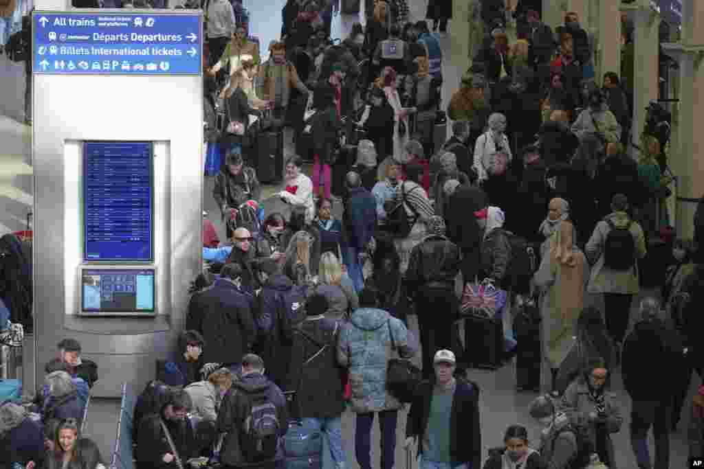 Yevropaning turli shaharlari orasida qatnaydigan "Eurostar" poyezdining Parijdagi temir yo'li yaqinida Ikkinchi jahon urushi davridan portlamay qolgan bomba topildi. Londondagi stansiyada navbat, Britaniya