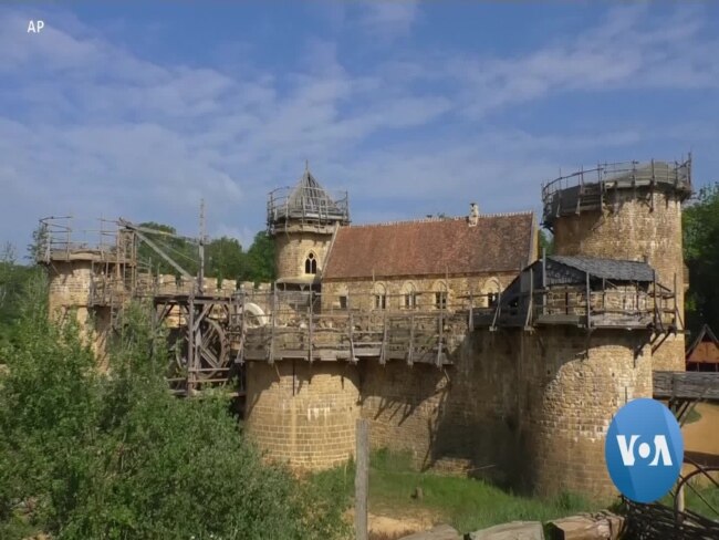 Modern Castle Built by Medieval Methods May Help Reconstruct Notre Dame