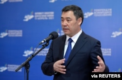 Qirgʻiziston rahbari Sadir Japarov Rossiya-Ukraina mojarosini “xavotir va chuqur tashvish bilan” kuzatayotganini aytgan. Biroq, uningcha, u yoki bu davlatni tan olish har qanday davlatning suveren huquqidir.