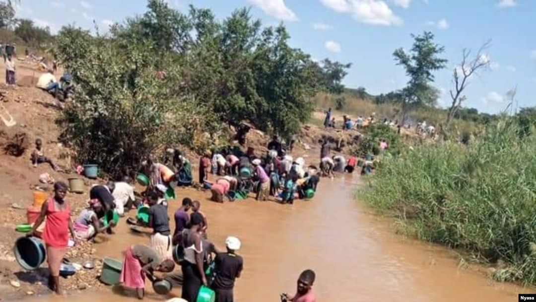 Small scale mining activities taking place in Malawi. (Courtesy: of Nyasa Mining Corperative)