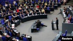 Germaniya qonunchilari muhokama qilayotgan loyiha matniga ko'ra, armanlarning o'limi ommaviy qatliom bo'lib, o'tgan asr sahifalariga "dahshatli tarzda" muhrlangan.