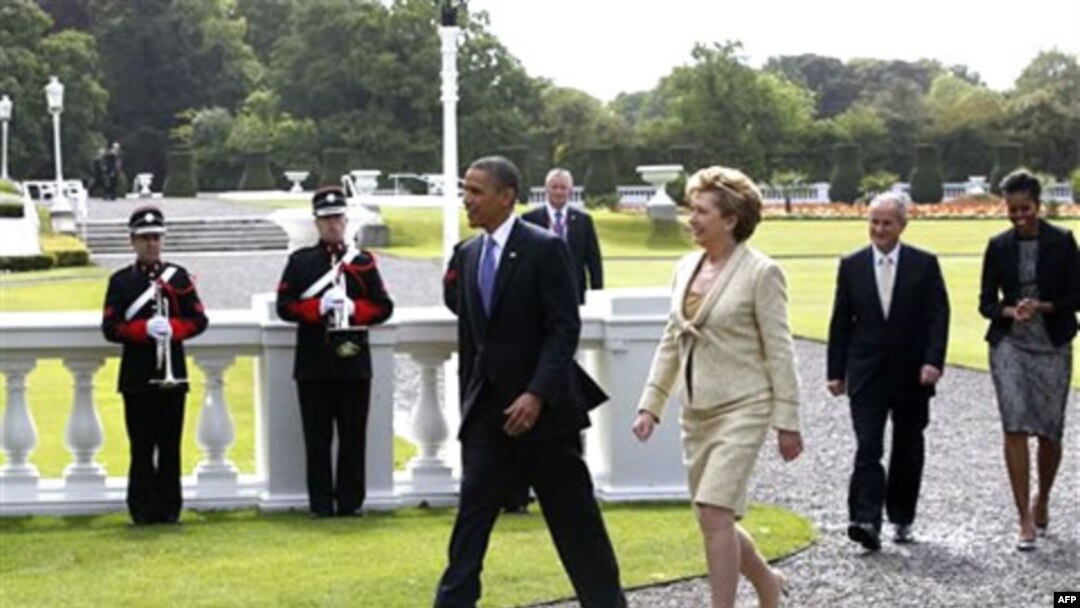 Irlandiya prezidenti Mari Makaliz AQSh rahbari Barak Obamani qarshi oldi