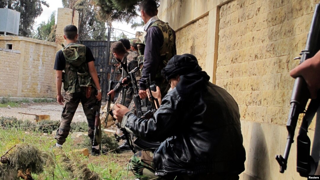 Free Syrian Army fighters carrying weapons, take up position during clashes with forces loyal to Syria's President Bashar al-Assad in the Khan al-Assal area, near Aleppo Apr. 20, 2013.
