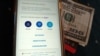 Clientes venezolanos dicen que realizar sus pagos por Zelle en dólares es “fácil y rápido” en un contexto de crisis económica y de fallas corrientes de servicios.