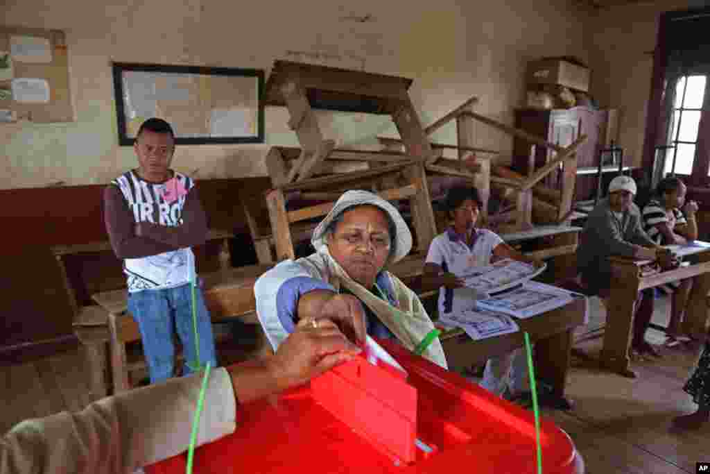A woman casts her ballot during elections in Antananarivo, Madagascar, Oct. 25, 2013.