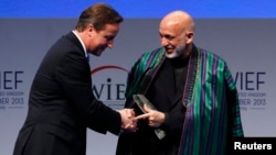 Britaniya Bosh vaziri Deyvid Kameron, Afg'oniston rahbari Hamid Karzay, London, 29-oktabr, 2013-yil.