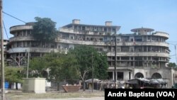 Grande Hotel da Beira alberga quatro mil pessoas e ameaça desabar. Beira, Moçambique, 30 Novembro 2015