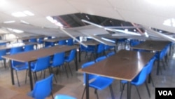Desabamento do tecto de uma escola mostra o grau da devastação da intempérie em Kapangombe