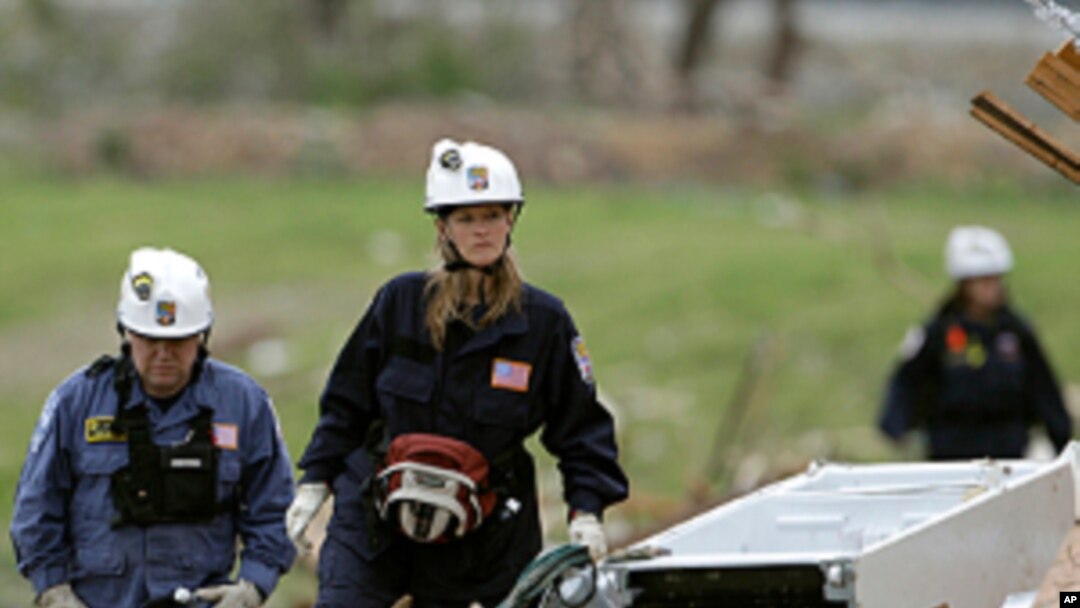 A search and rescue team looks for victims at a devastated apartment complex in Joplin, Missouri, May 26, 2011.