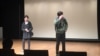 한국의 사회적 기업, 유니아스코리아가 10일 개최한 탈북민재능경연대회에서 탈북민 출신 배우인 김진호, 김현민 씨가 연극 ‘상경’ 공연을 펼치고 있다.
