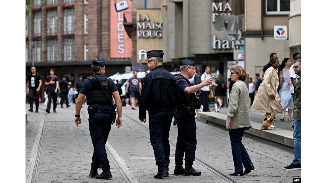 Strasbourg kentinde polis önlem alırken