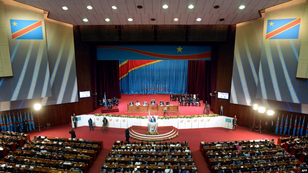 Bakeli mibeko na Assemblée nationale, na Palais du peuple, Kinshasa, RDC, 15 décembre 2012.
