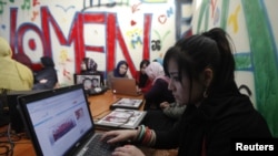 ۲۰۰ هزار کارمند در سکتور مخابرات افغانستان مشغول به کار اندږ