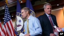 Ligjvënësi Jim Jordan dhe kryetari i shkarkuar i Dhomës së Përfaqësuesve, Kevin McCarthy