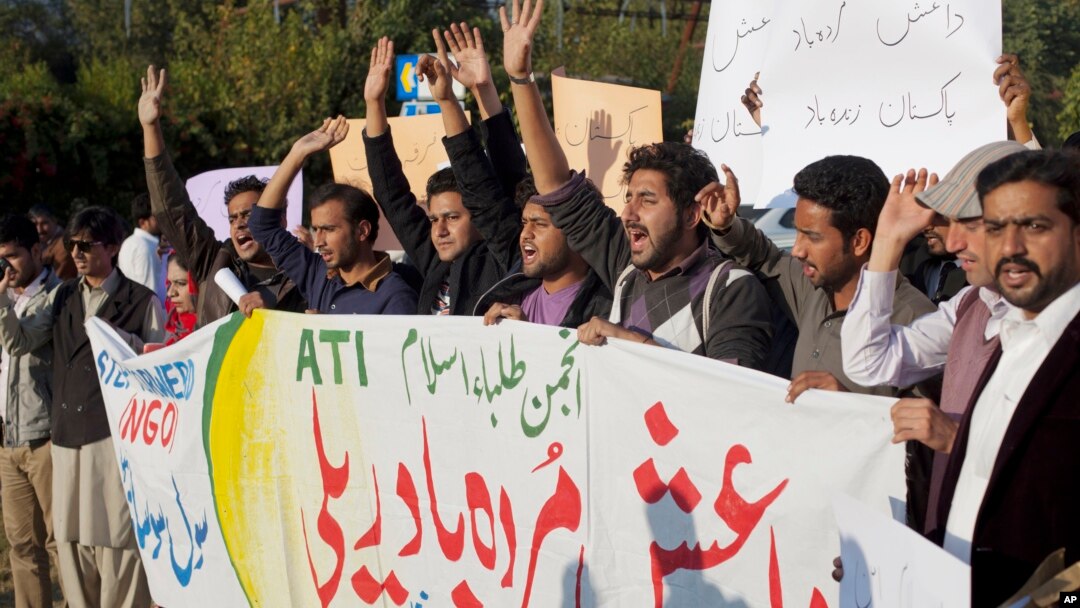 Pakistani students shout slogans against the Islamic State group holding a banner that reads "down with Islamic State rally," in Islamabad, Nov 20, 2014.