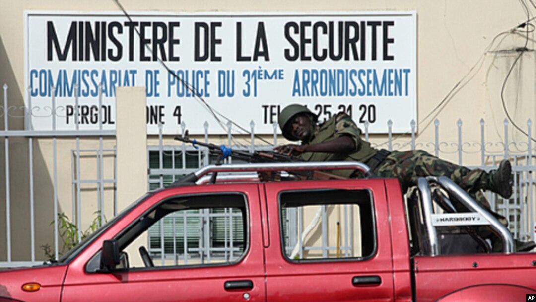 A soldier of FRCI (Republican forces of Ivory Coast) forces, who are pro-Outtara, prepares his weapon near an Ivorian police station in Abidjan, Ivory Coast, April 14, 2011