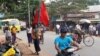 တကိုယ်တော်ချီတက်ဆန္ဒပြနေသူ ကိုနိုင်နိုင်အောင်။ (ဓာတ်ပုံ- ကိုဗသက်အောင်)
