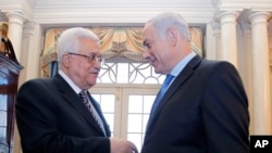 Falastin prezidenti Mahmud Abbos (chapda) Isroil Bosh vaziri Benyamin Netanyaxu bilan, 2-sentabr, 2010-yil.