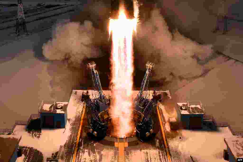 The Soyuz-2.1b rocket carrying Russia&#39;s Meteor-M 2-1 weather satellite and other equipment lifts off from the launch pad at the Vostochny cosmodrome outside the city of Uglegorsk, about 200 kms from the city of Blagoveshchensk in the far eastern Amur region, Russia.