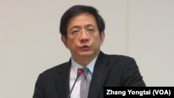 台湾经建会主委管中闵在立法院接受质询(美国之音张永泰拍摄) 