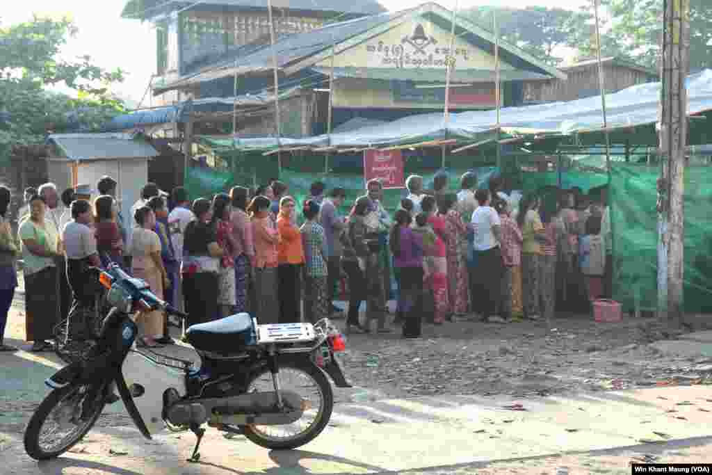 Myanmada o'tgan parlament saylovlarida Aun San Su Kiy boshliq muxolif partiya, Demokratiy uchun milliy liganing qo'li baland kelgan. Hukmron partiya mag'lubiyatini tan olmoqda. Oxirgi chorak asrda o'tkazilgan ilk erkin saylovlar bu.