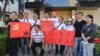视觉艺术家协会会长刘雅雅（前排戴帽）参与声援香港示威（成生提供）